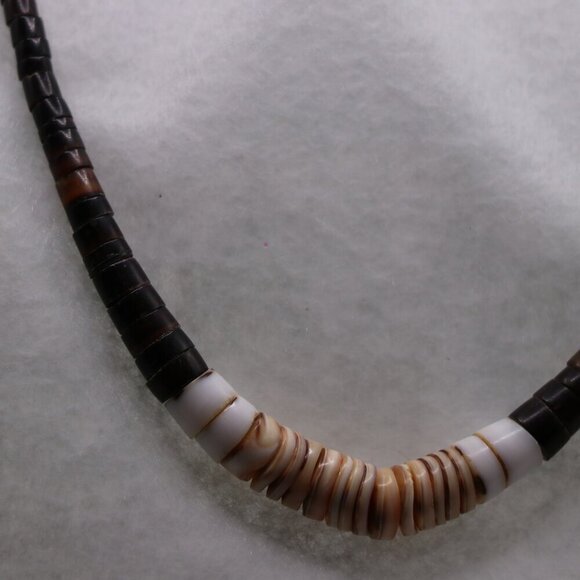 Men's Vintage 16" Choker Style Hawaiian Heishi Graduated Puka Shell Necklace - Picture 3 of 4